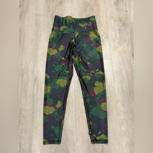 Terez Leggings in Green and Yellow Camouflage